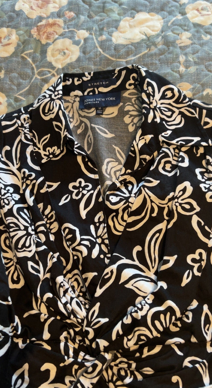 Vintage Jones New York Black White Floral V-neck Shirt Sleeveless Women's Medium