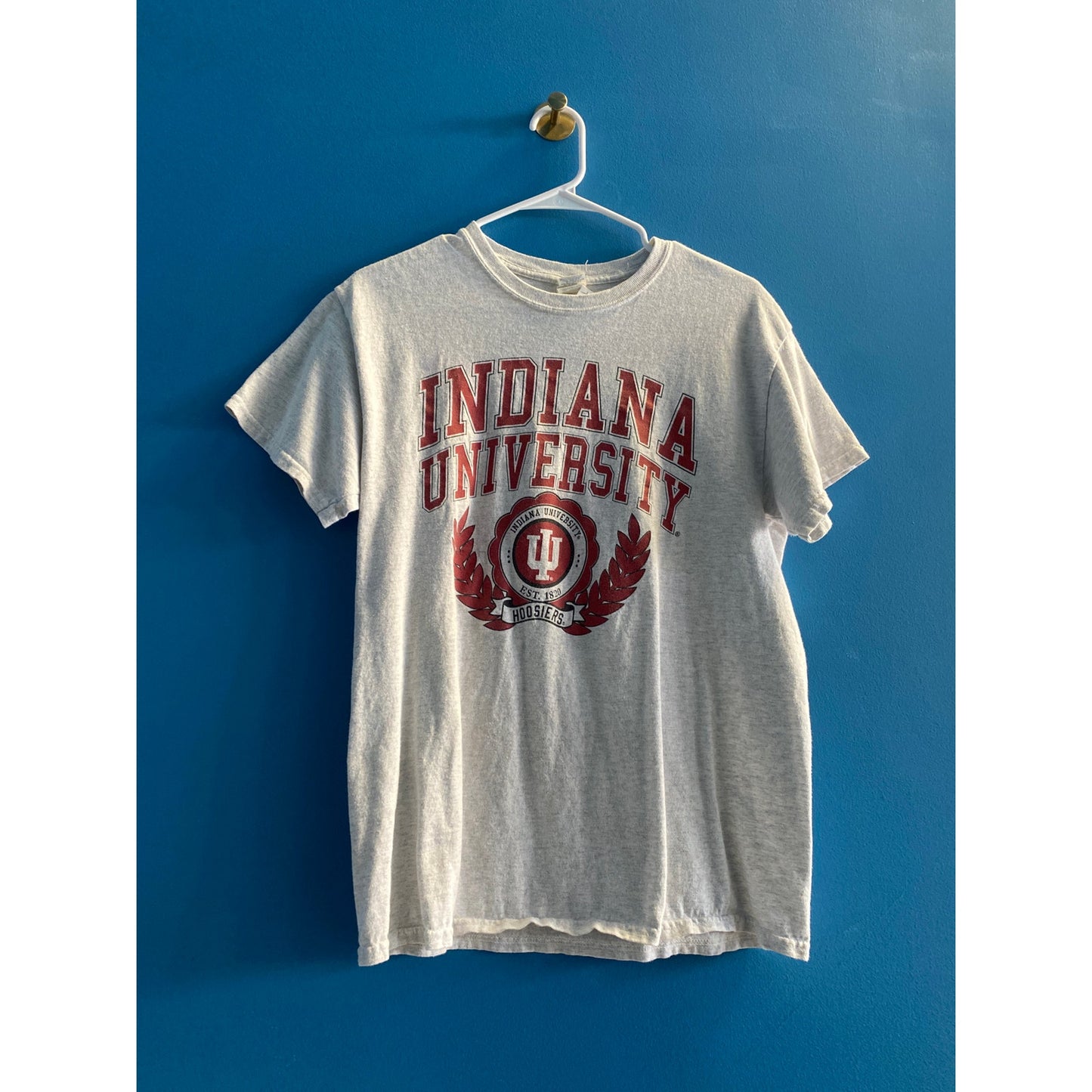 Gildan Indiana University Arch Print Logo Short Sleeve Gray Shirt Men's Medium