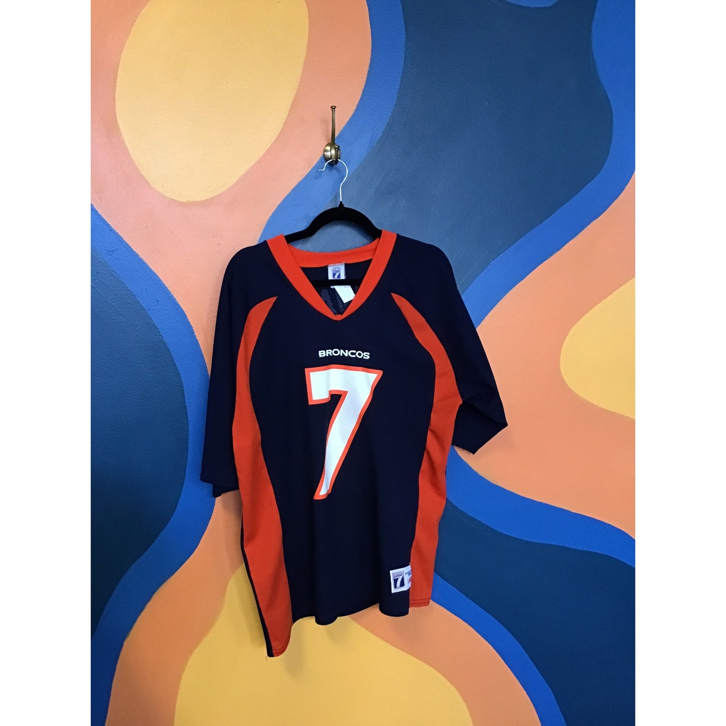 Vintage Logo 7 Denver Broncos John Elway #7 Jersey QB V-neck Shirt Size Large?