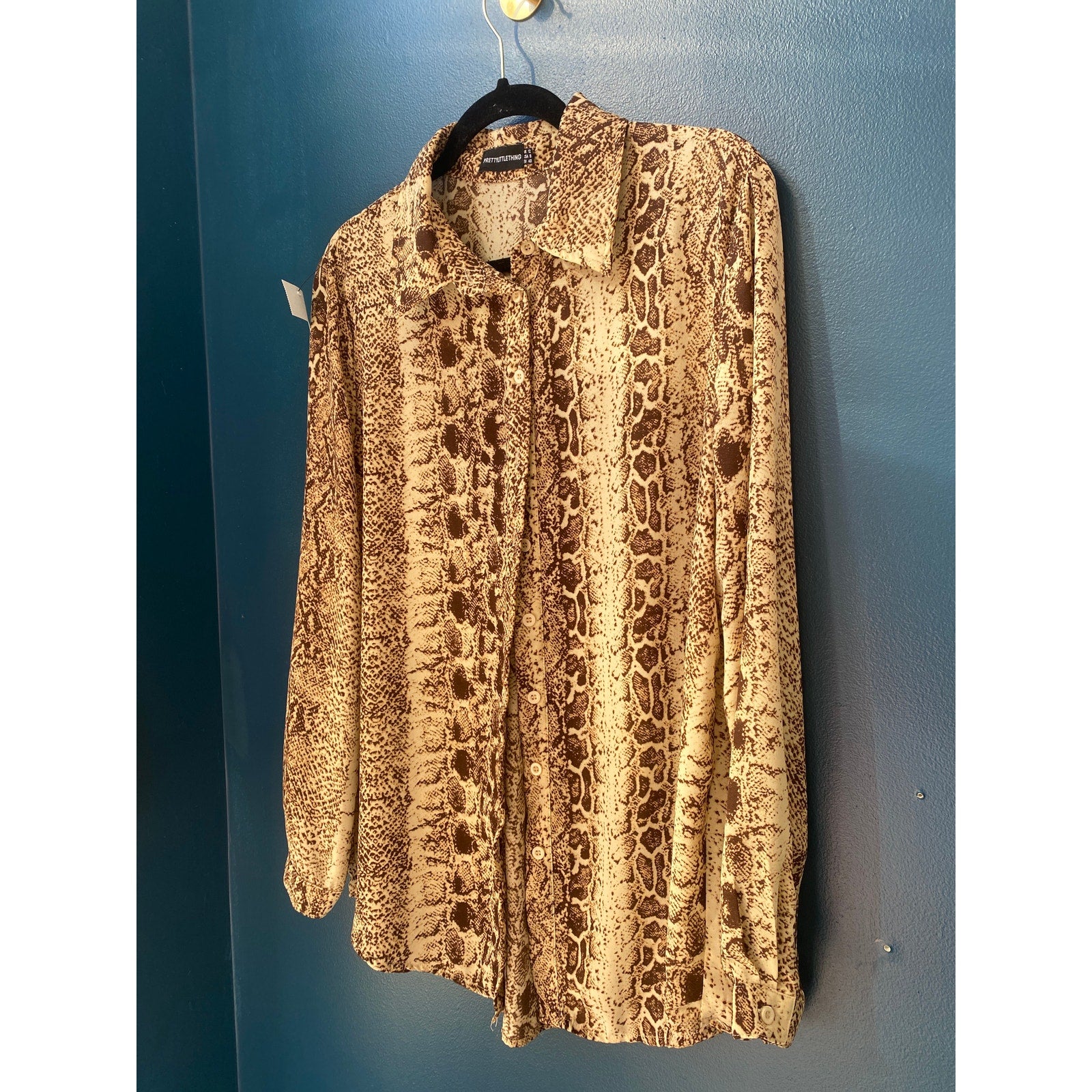 PRETTYLITTLETHING Chiffon Snake Print Long Sleeve Button Up Blouse Womens Size 8