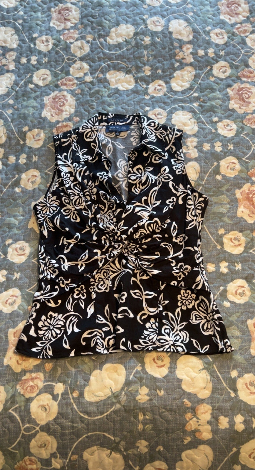 Vintage Jones New York Black White Floral V-neck Shirt Sleeveless Women's Medium