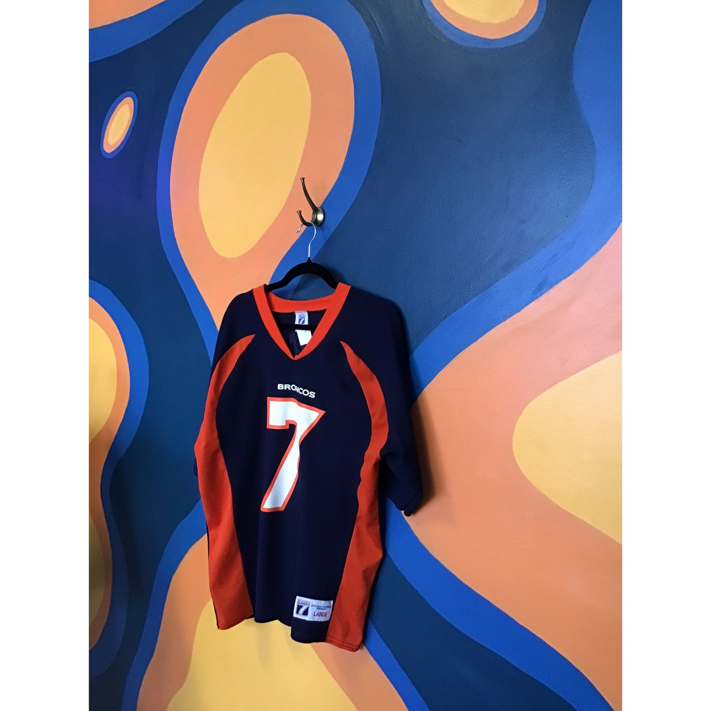 Vintage Logo 7 Denver Broncos John Elway #7 Jersey QB V-neck Shirt Size Large?