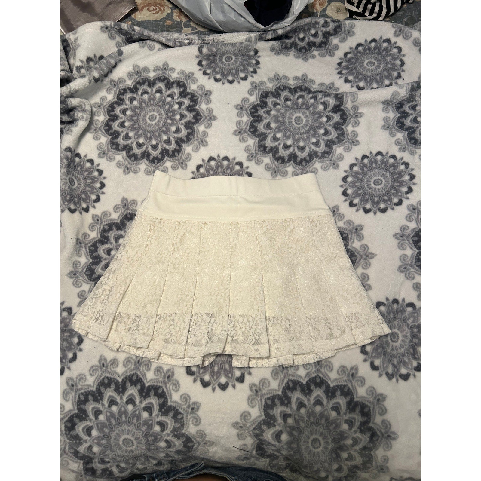 White Floral Lace Pleated Mini Skirt Women's Size XS