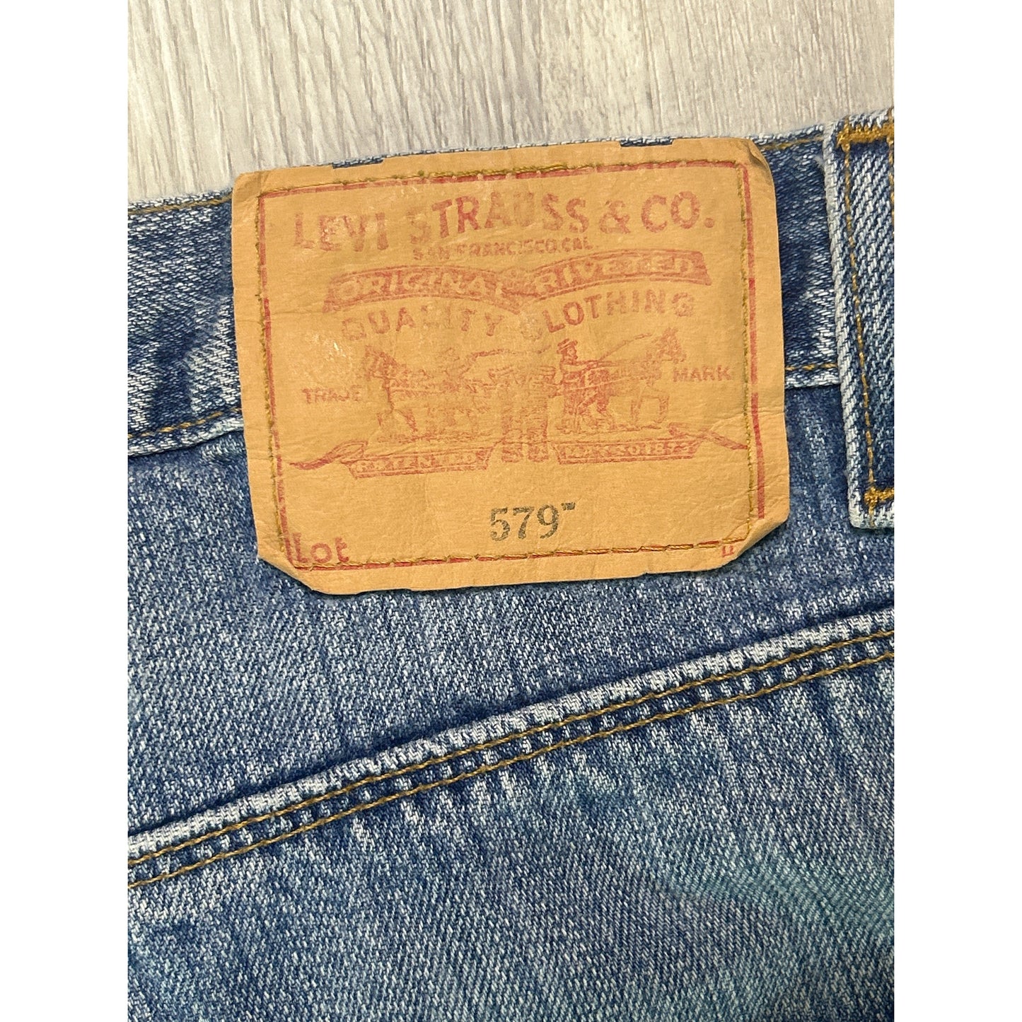 Levi's 579 Baggy Straight Fit Jeans Medium Wash 5-Pockets Men's Size 34x32