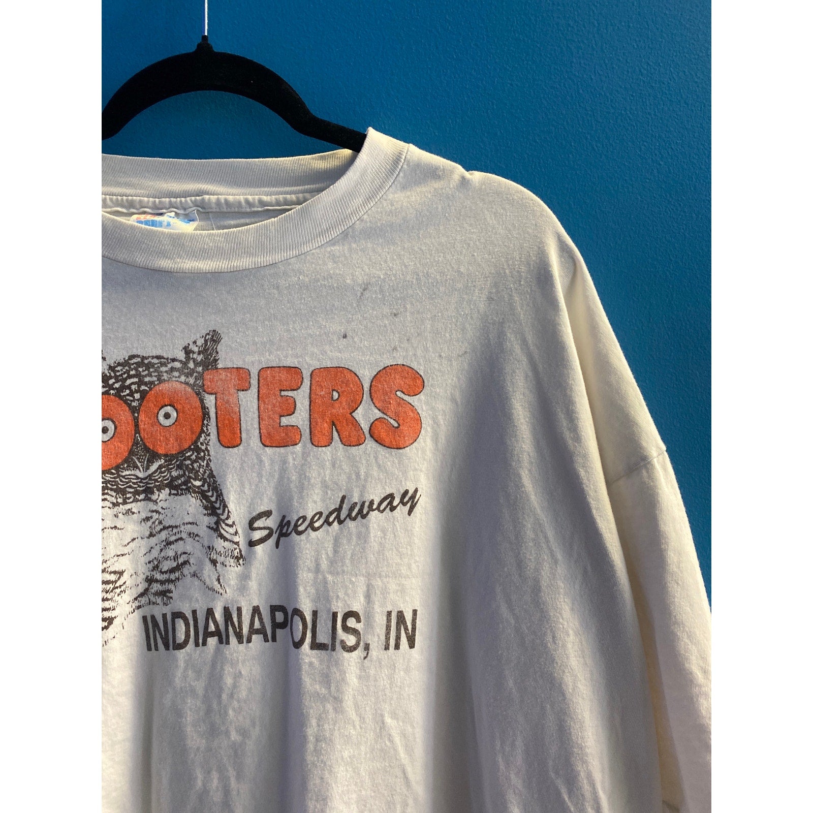 Vintage 90s Hanes Hooters Speedway Indianapolis, IN Autographed Shirt Size XXL