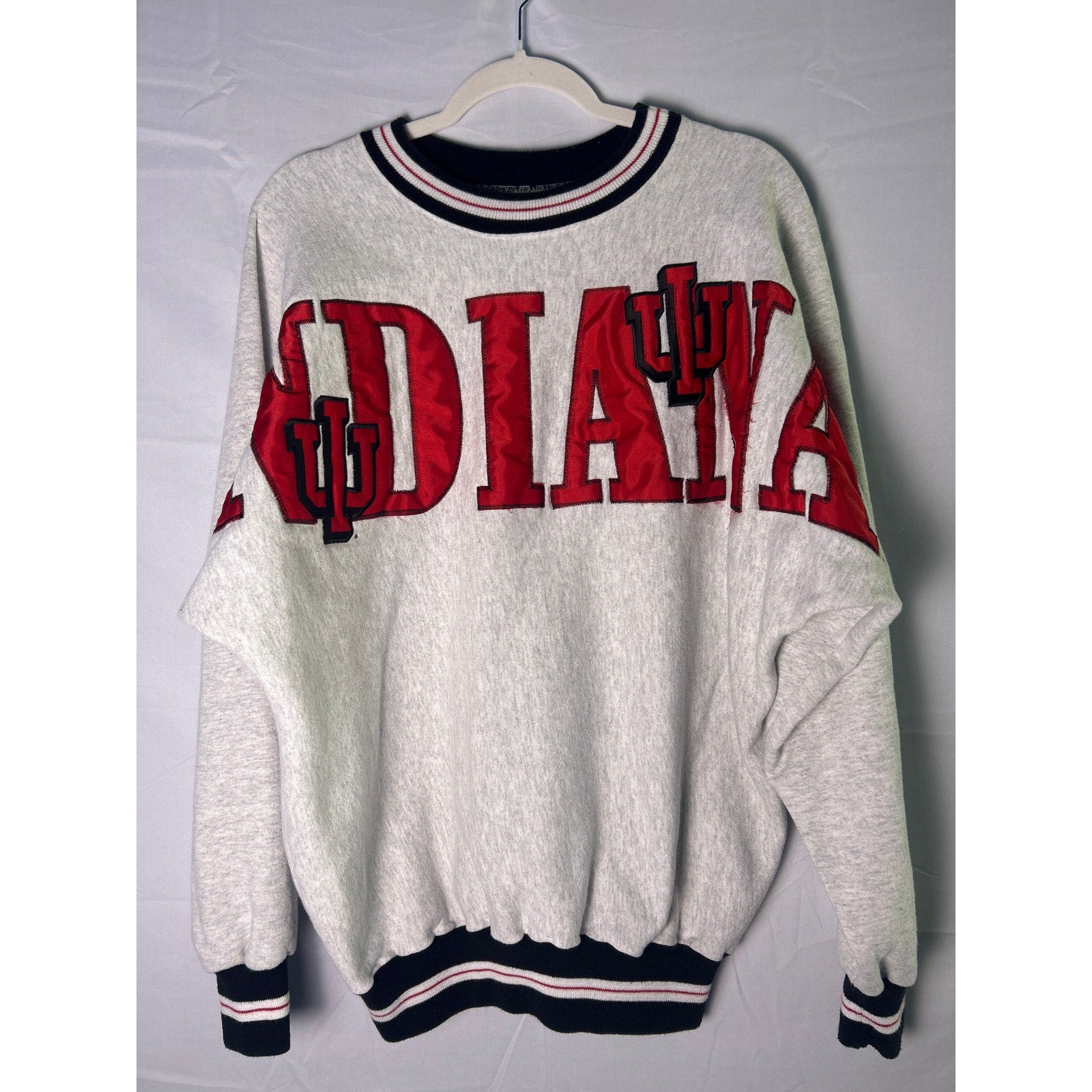 Legends Athletic Embroidered INDIANA Hoosiers Crewneck Pullover Sweatshirt Large
