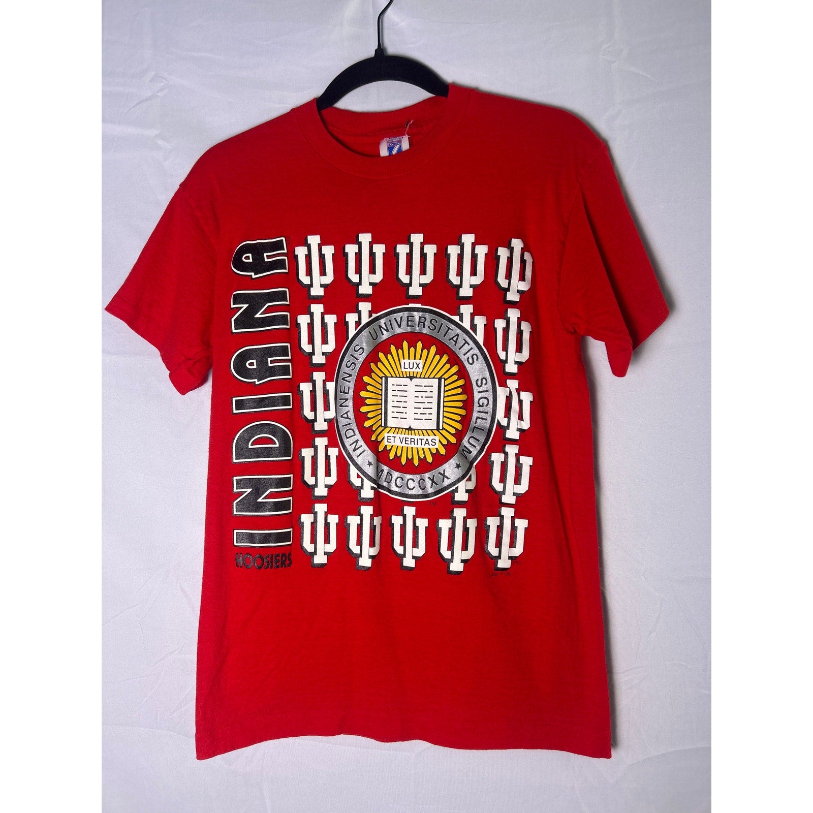 Logo 7 IU Indiana Hoosiers Graphic Print Red T-shirt Men's Size Small