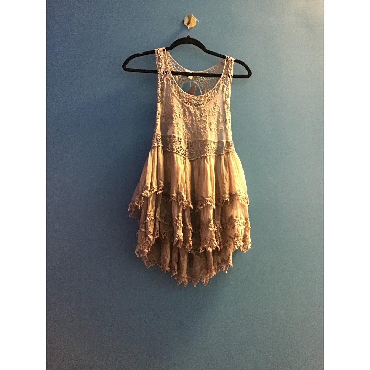 Wishlist Beige Tiered Sexy Back Boho Floral Crochet Top Womens Size Small-Medium