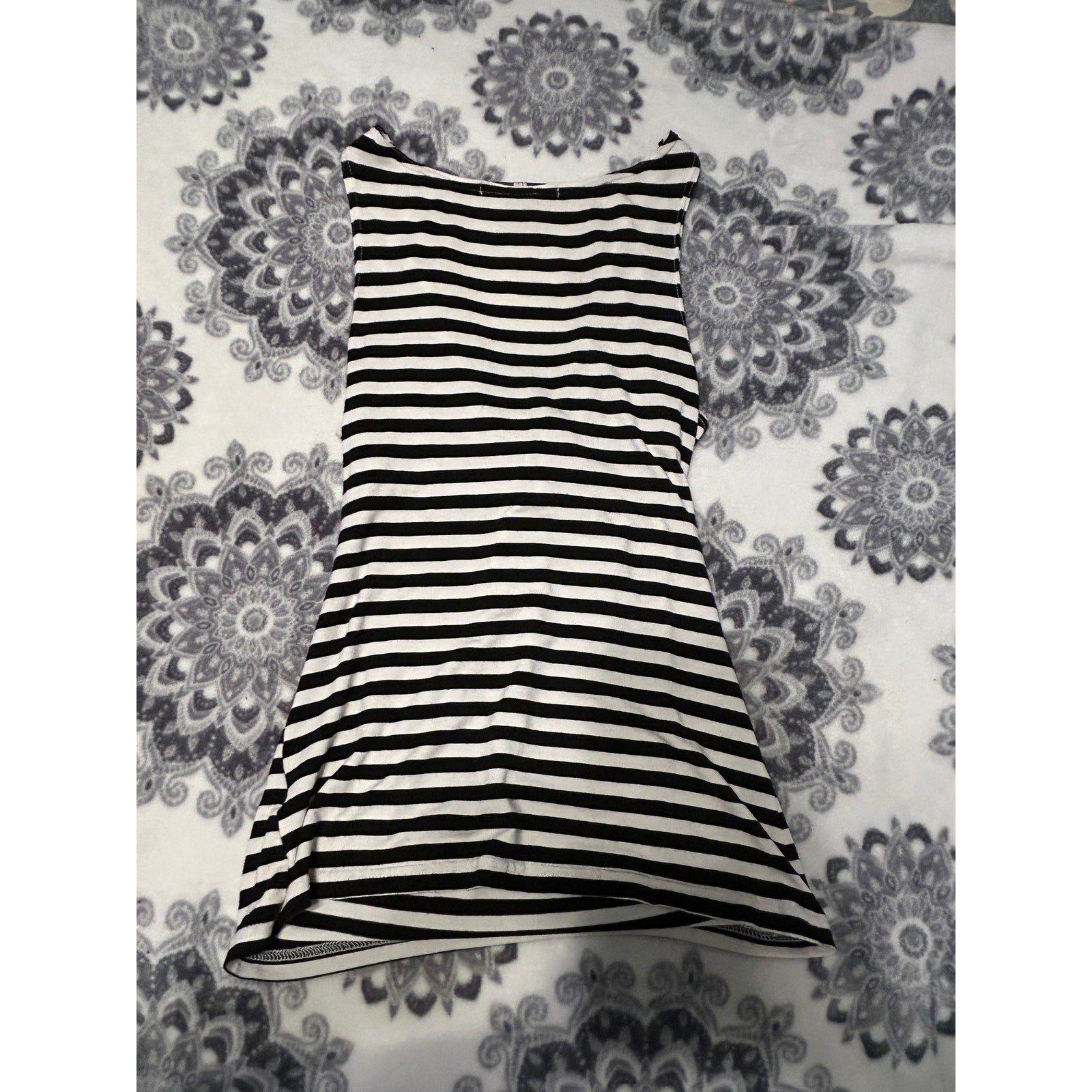 Y2K H&M V-neck Black and White Striped Sleeveless Shirt Front Ties Women's Small