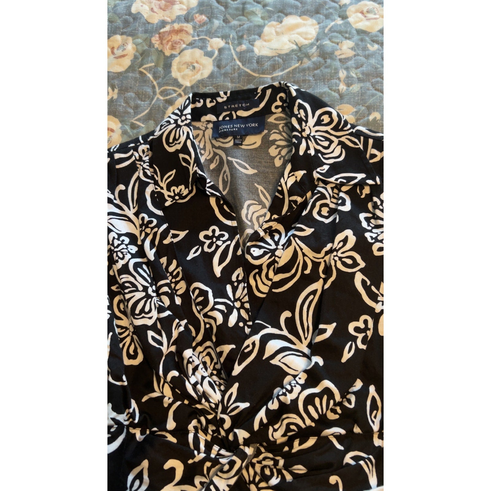 Vintage Jones New York Black White Floral V-neck Shirt Sleeveless Women's Medium