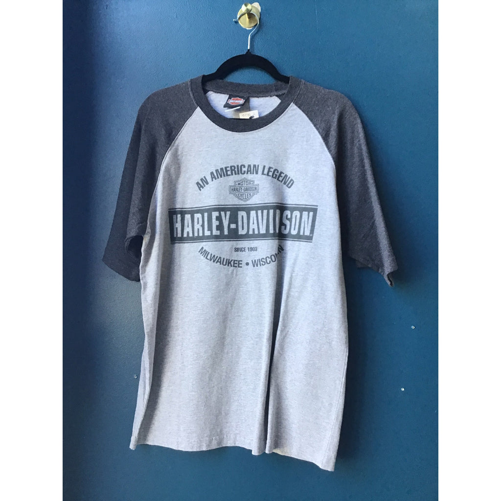 Harley Davidson An American Legend Milwaukee, Wisconsin Gray Raglan Shirt Large