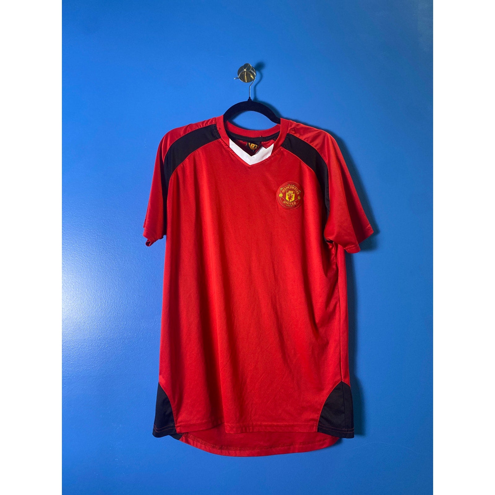 Manchester United Red White Black V-Neck Football Soccer Jersey Shirt Size XL?