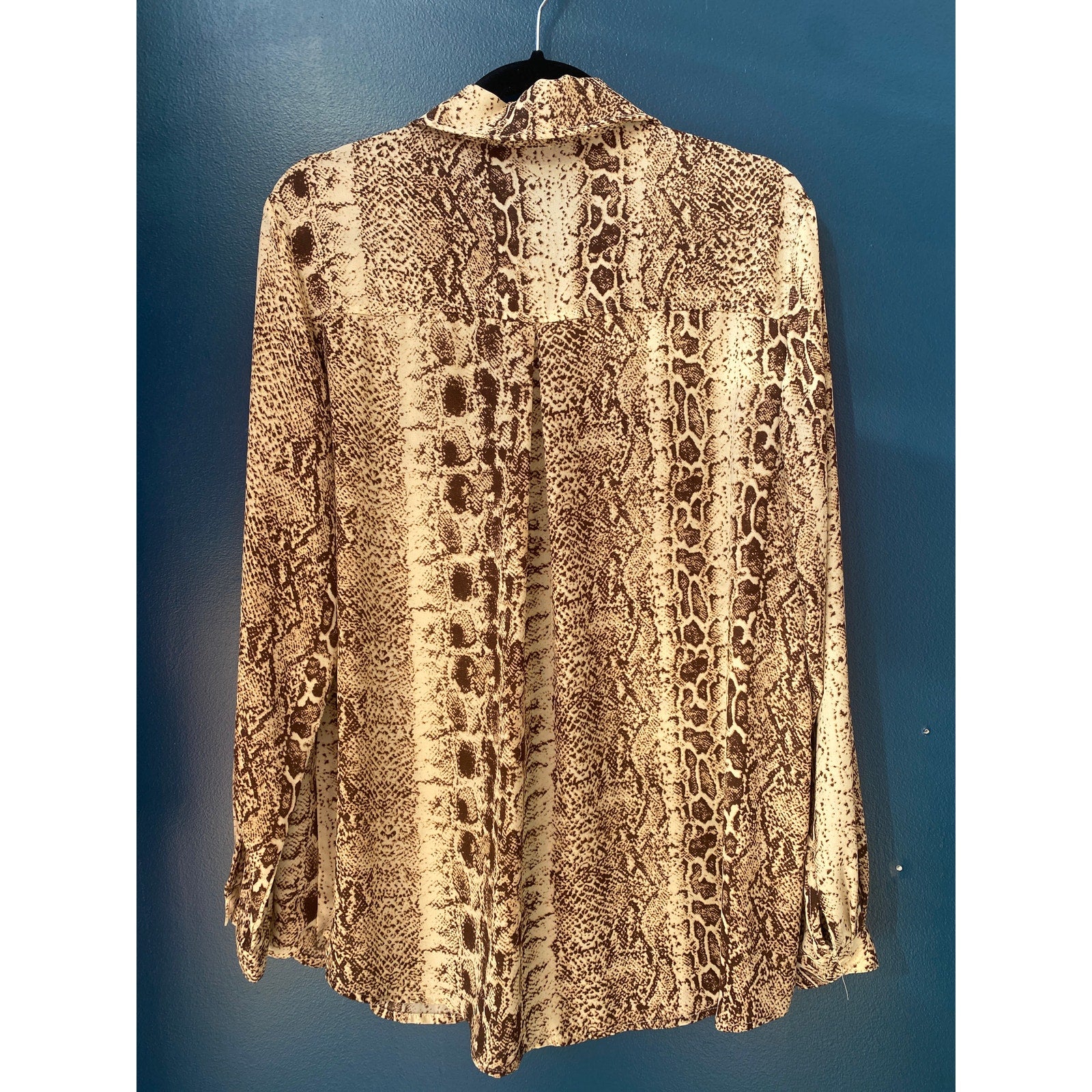 PRETTYLITTLETHING Chiffon Snake Print Long Sleeve Button Up Blouse Womens Size 8
