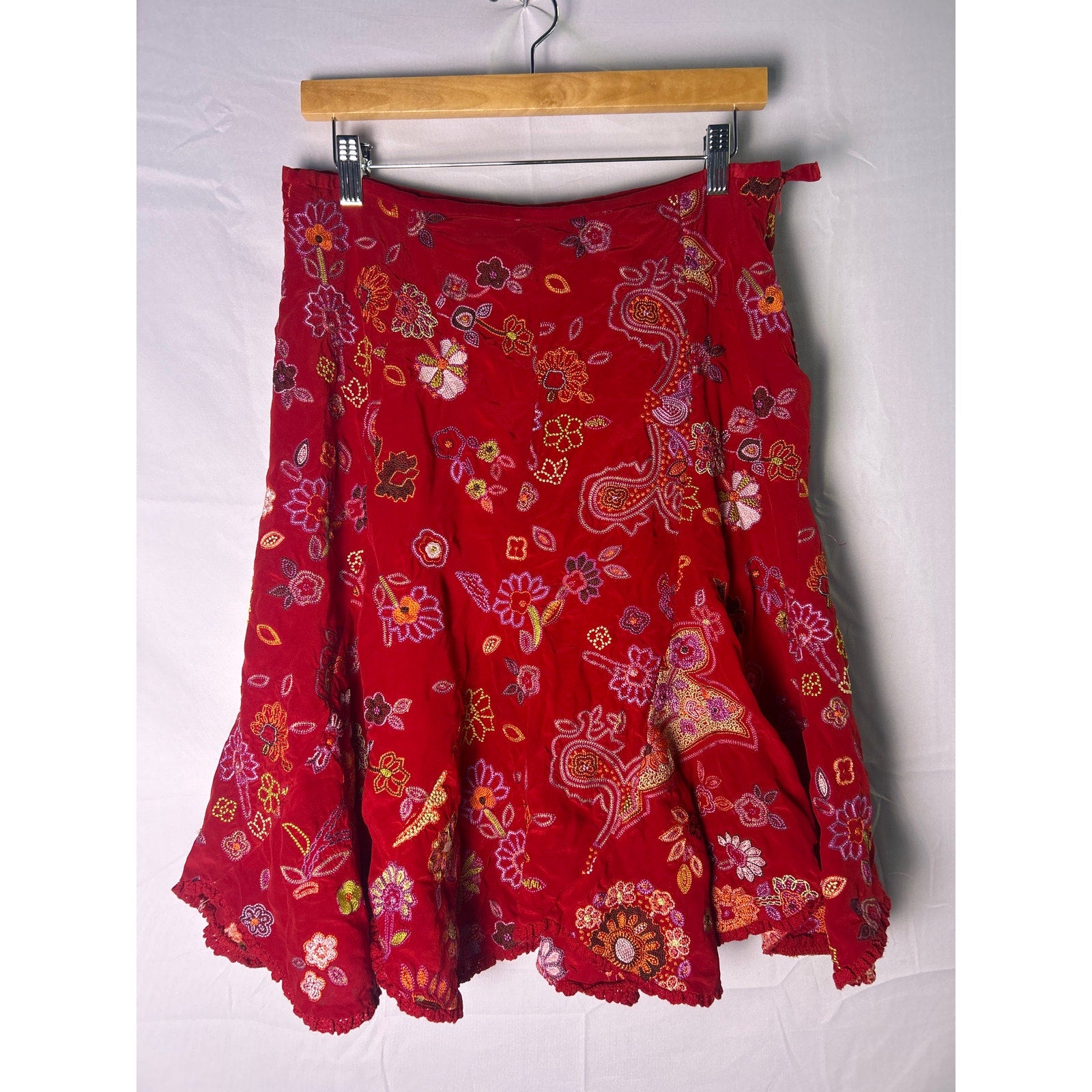 ECI New York Red Embroidered 100% Silk Pleated Flared Hem Skirt Women's Size 12