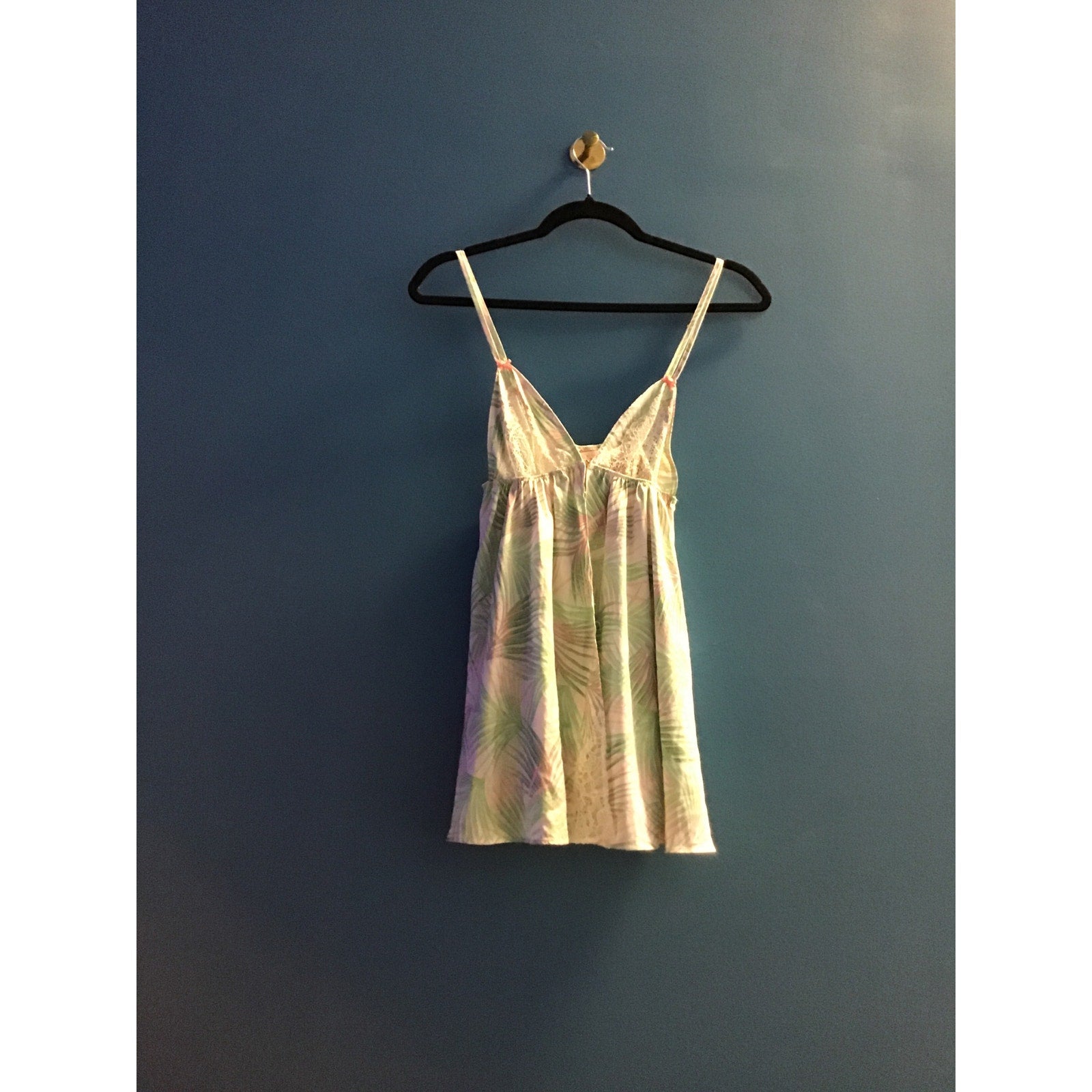 Victoria's Secret Green Lingerie V-neck Floral Top Sleeveless Women's Size Small
