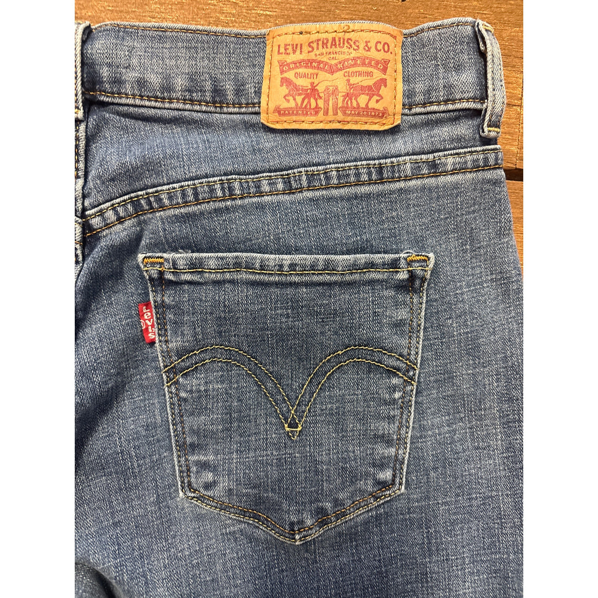 Levi’s Classic Bootcut Blue Denim jeans Low Rise 5-Pockets Women's Size 12