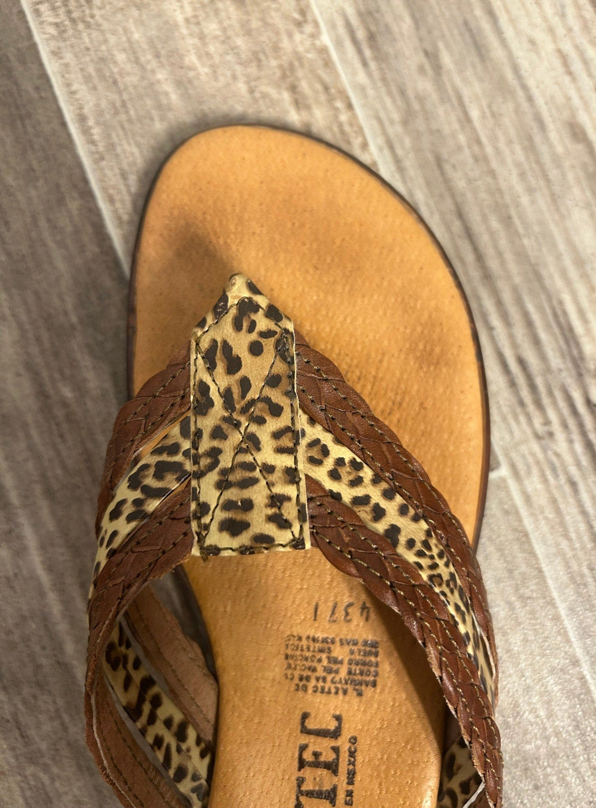 Aztec Brown Leopard Flip Flops Flat Sandals Women's Size 7.5