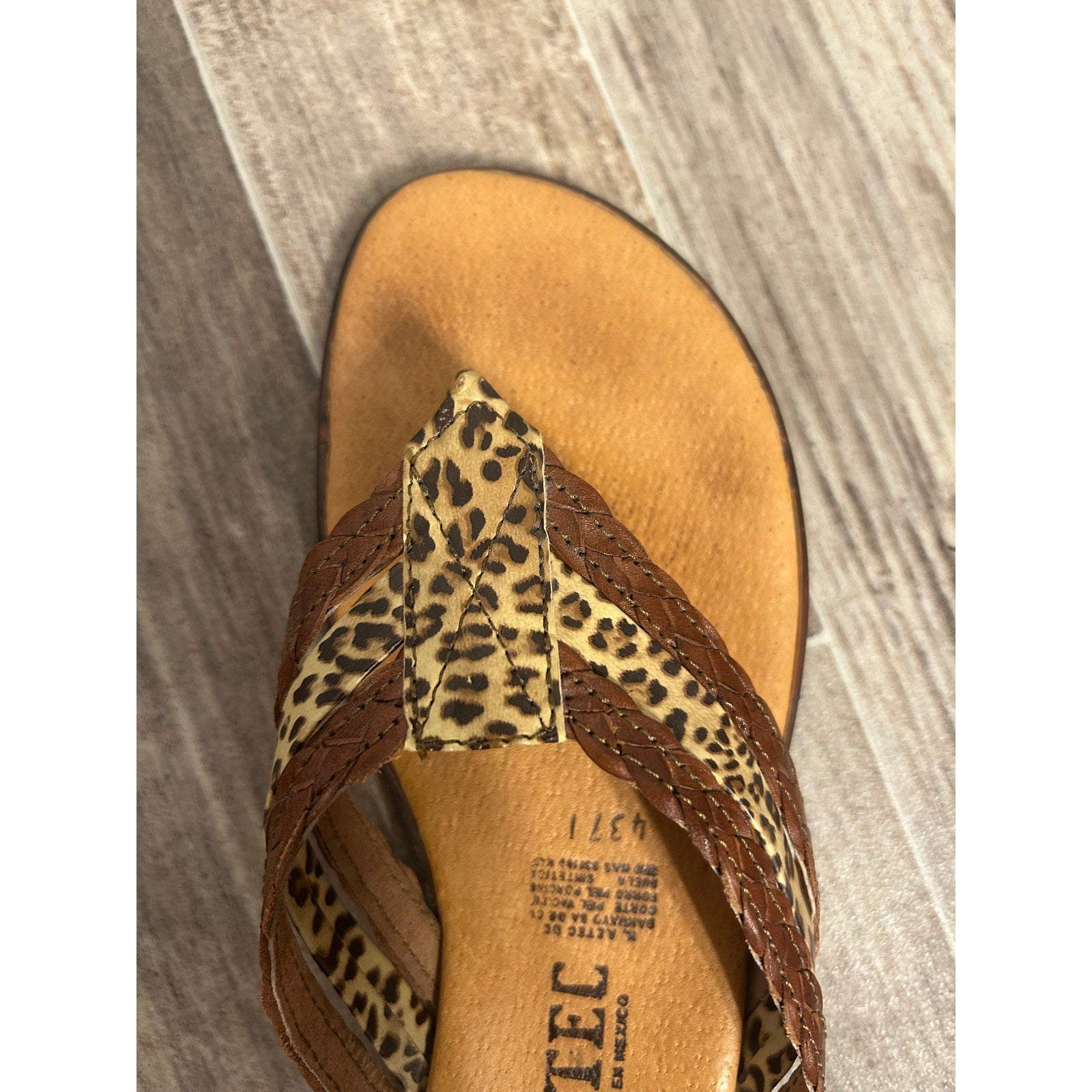 Aztec Brown Leopard Flip Flops Flat Sandals Women's Size 7.5