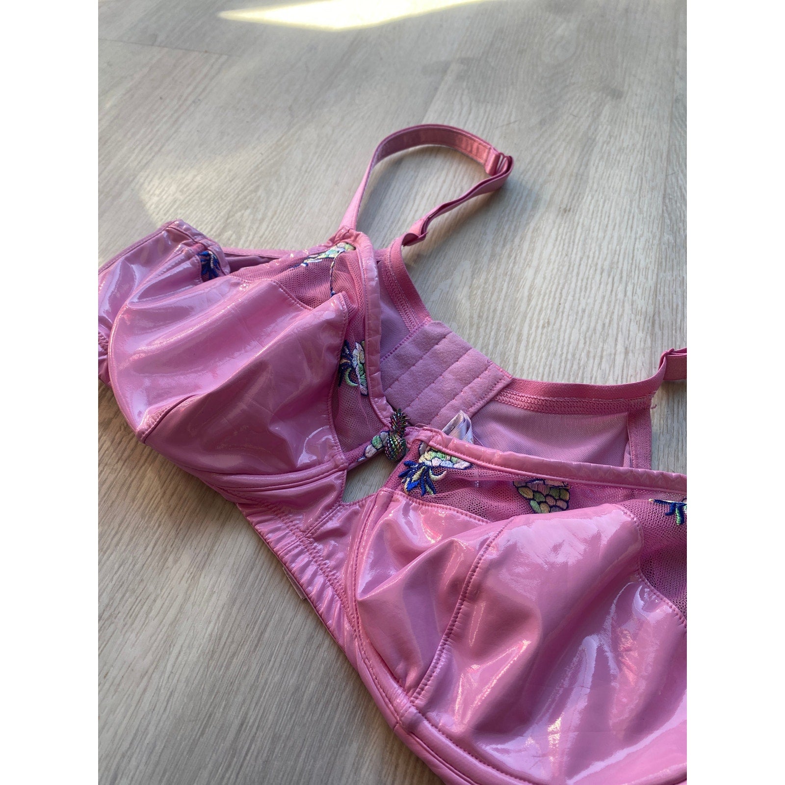 Savage X Fenty ELY Pink Pineapple Vinyl Bra Women's Size 40D