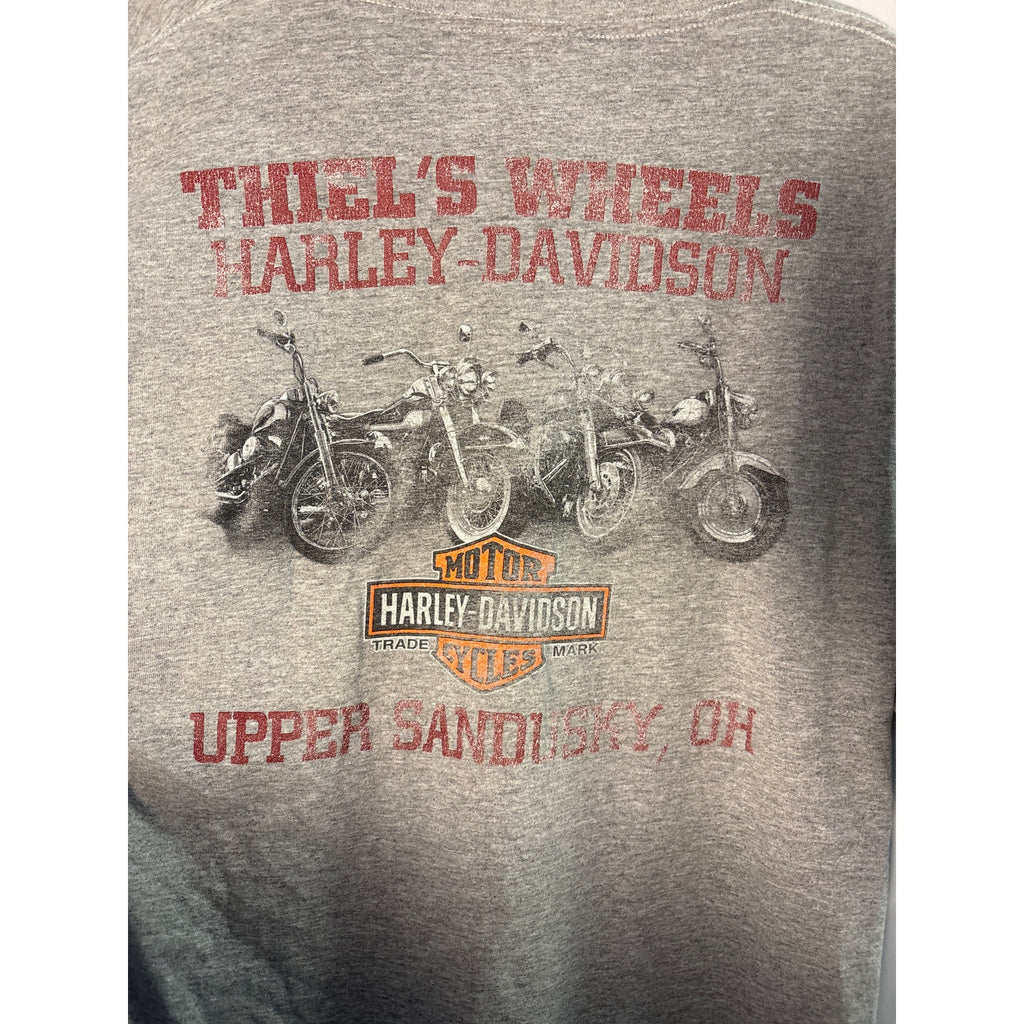 &nbsp;Vintage Harley Davidson Thiel's Wheels Upper Sandusky, OH Gray Shirt Mens Large