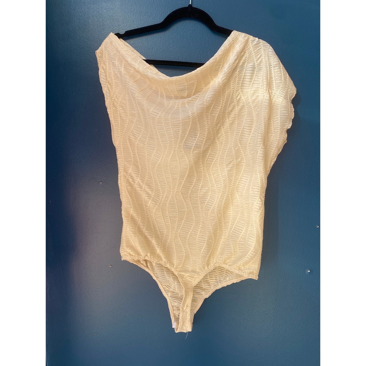 Boohoo Cream Textured One-Shoulder Bodysuit Women's Size 12 NWT