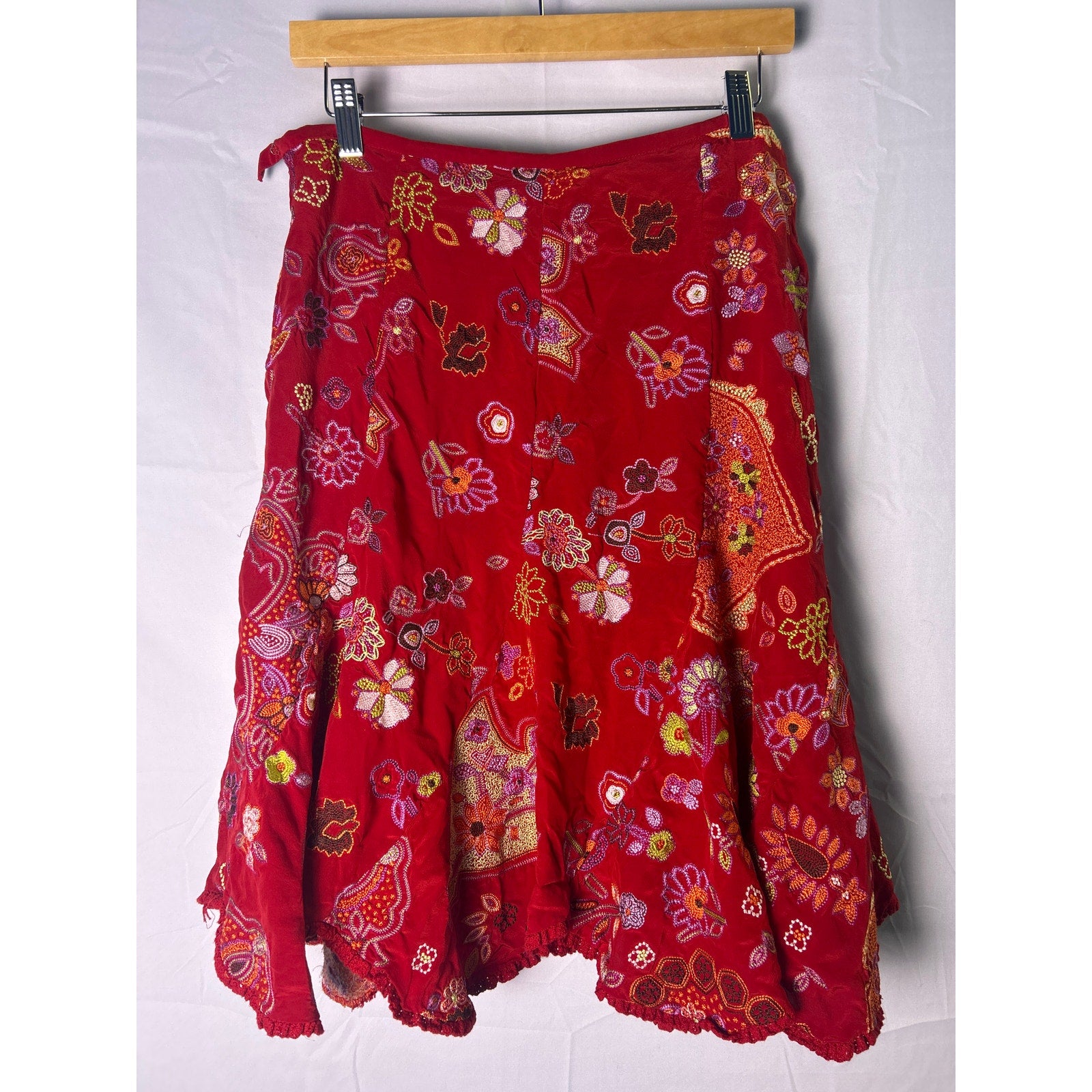 ECI New York Red Embroidered 100% Silk Pleated Flared Hem Skirt Women's Size 12