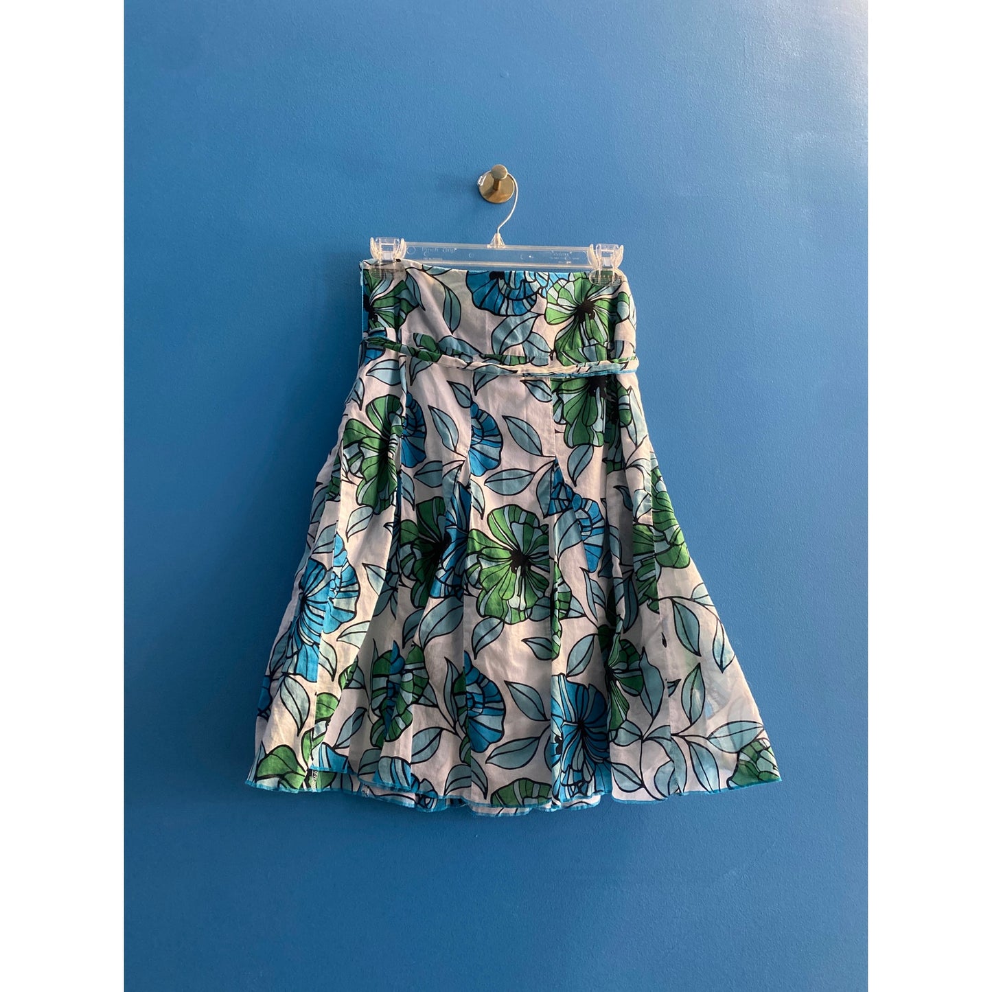Apt. 9 Side Zip Knee Length Blue & White Tropical Floral A-Line Pleated Skirt 6