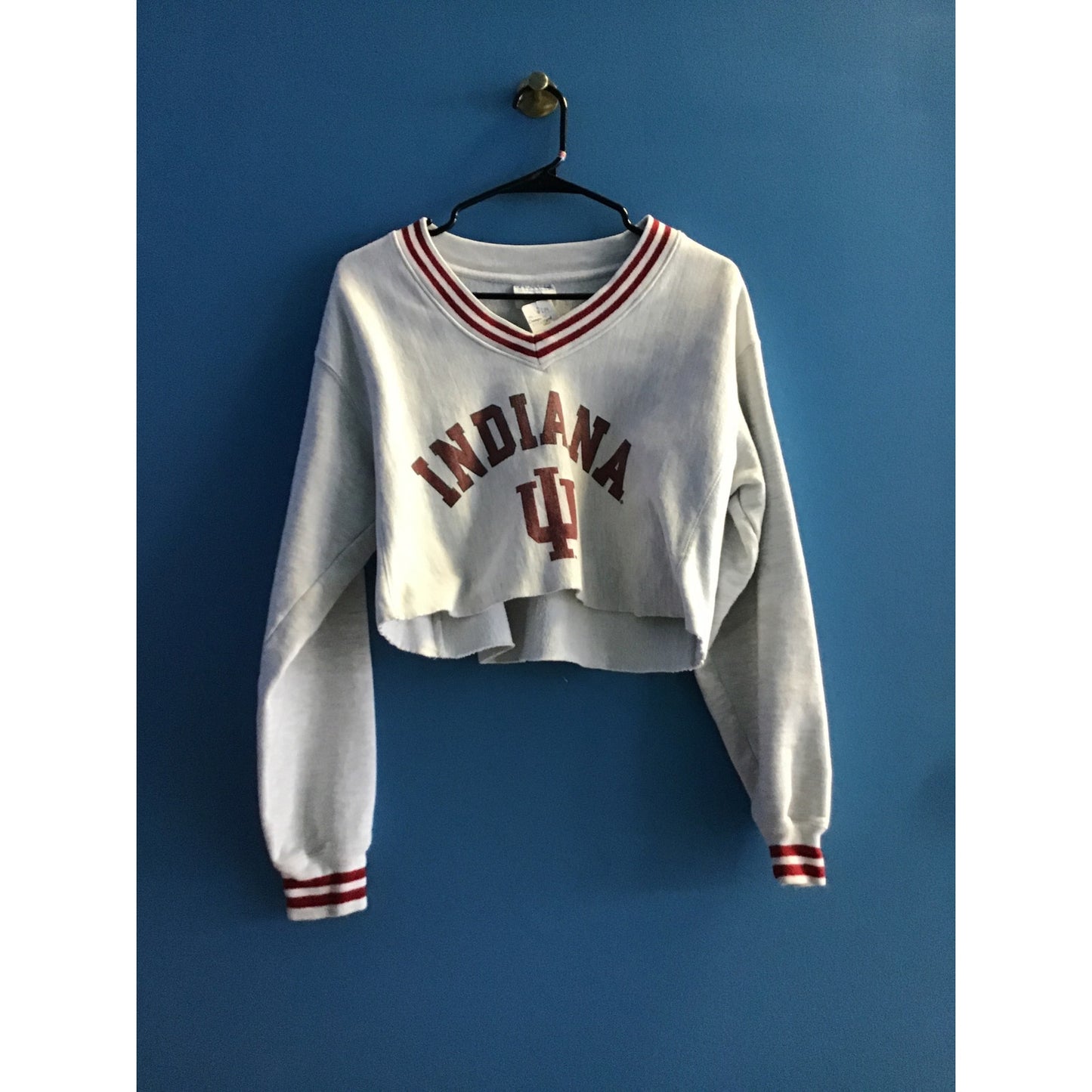 Champion IU INDIANA Hoosiers V-neck Cropped Gray Sweatshirt Women's Size Small