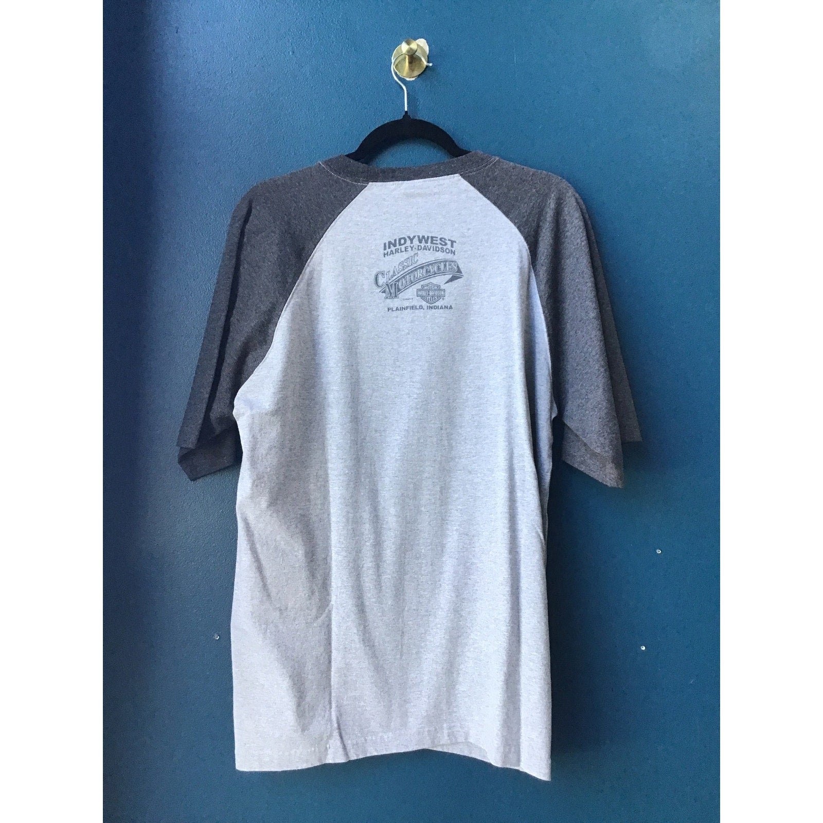 Harley Davidson An American Legend Milwaukee, Wisconsin Gray Raglan Shirt Large