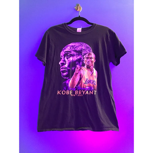 Gildan Kobe Bryant 1978-2020 Gianna Bryant Graphic Print Men's Size Medium