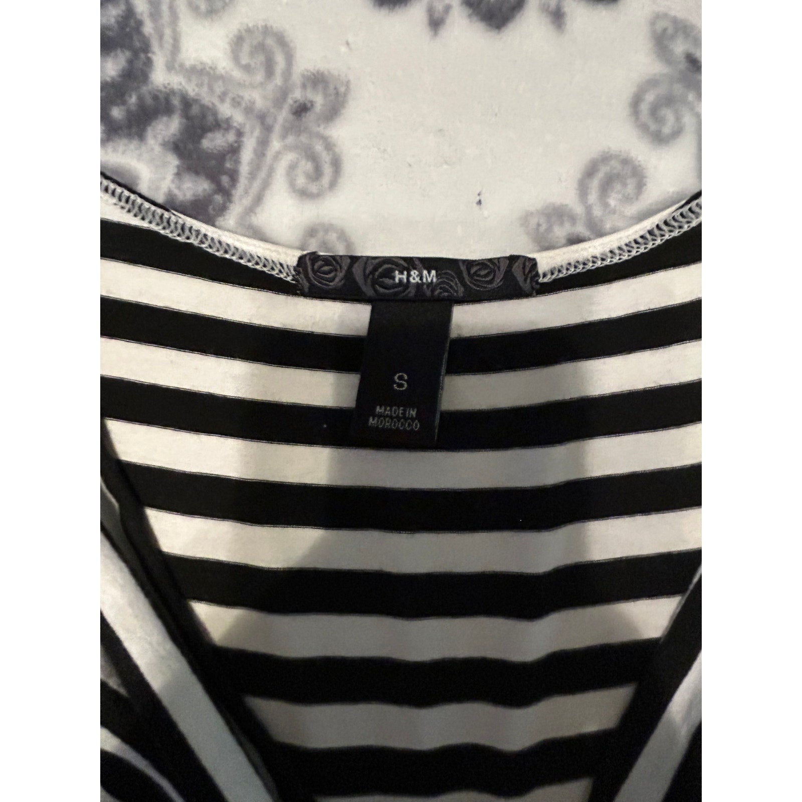 Y2K H&M V-neck Black and White Striped Sleeveless Shirt Front Ties Women's Small