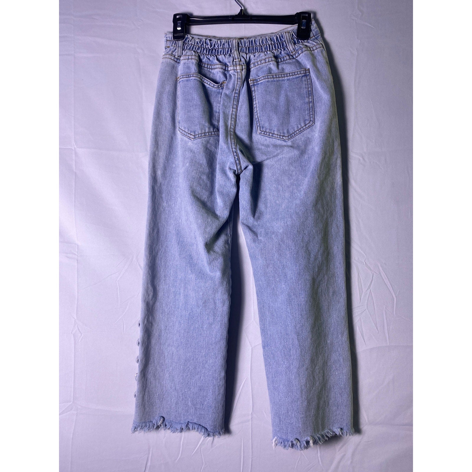 Davida Light Wash Wide Leg Cut-Off Buttoned Ankle Cropped Jeans Women's Medium