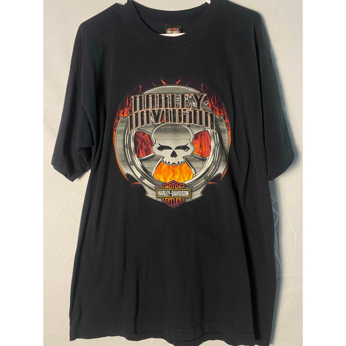Harley Davidson 2005 Indianapolis, IN Flaming Skull Graphic Print Shirt L/XL?
