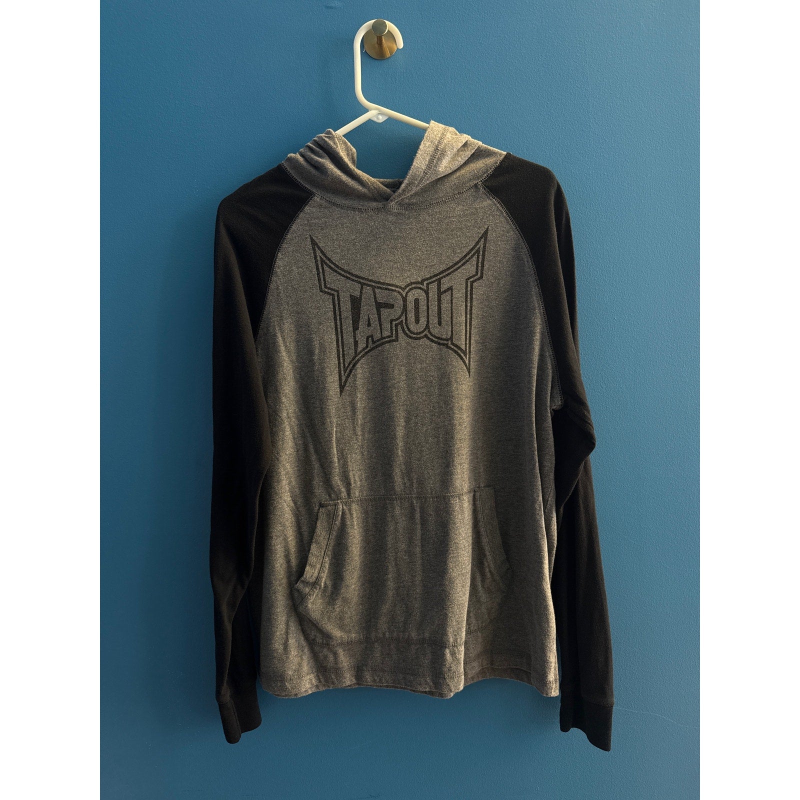 Tapout UFC MMA Gray Black Hoodie Sweatshirt Pullover Adult Size Medium