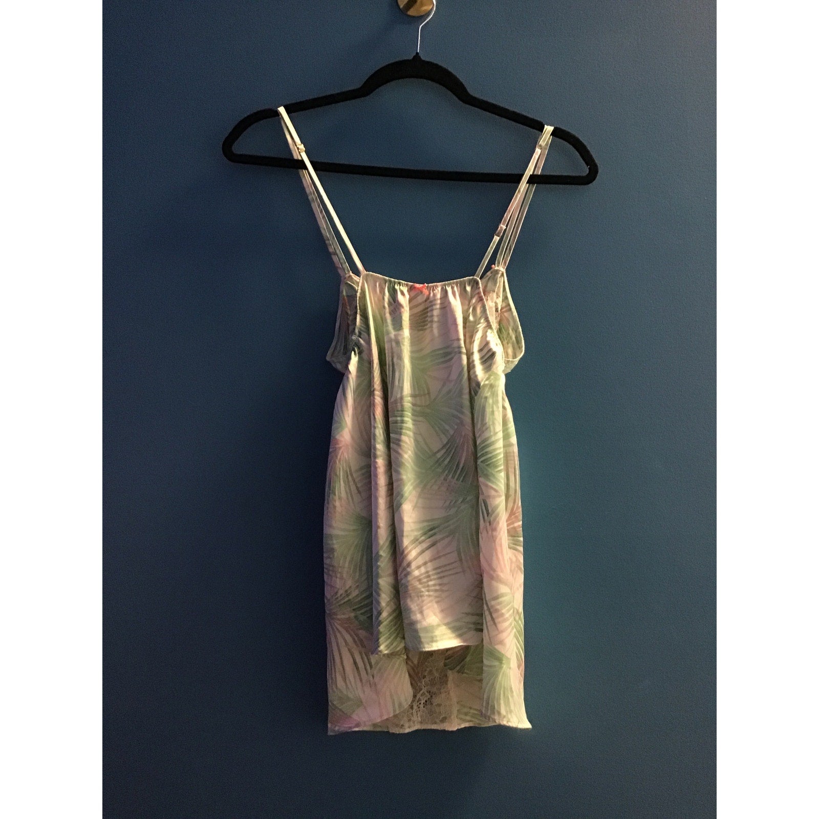 Victoria's Secret Green Lingerie V-neck Floral Top Sleeveless Women's Size Small