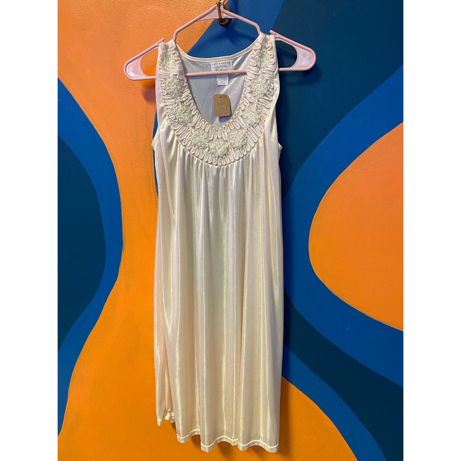 LATI Fashion Intimates White Sleeveless Satin Nightgown Women's Size Medium