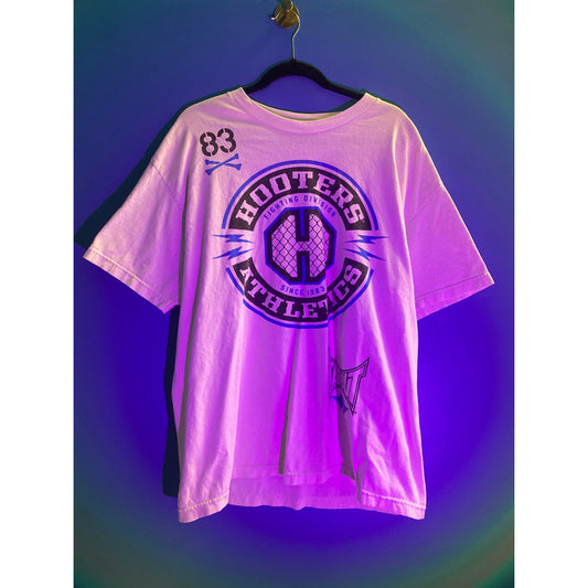 #83 Hooters Athletics Since 1983 TAPOUT Logo Print White Shirt Men's Size XL