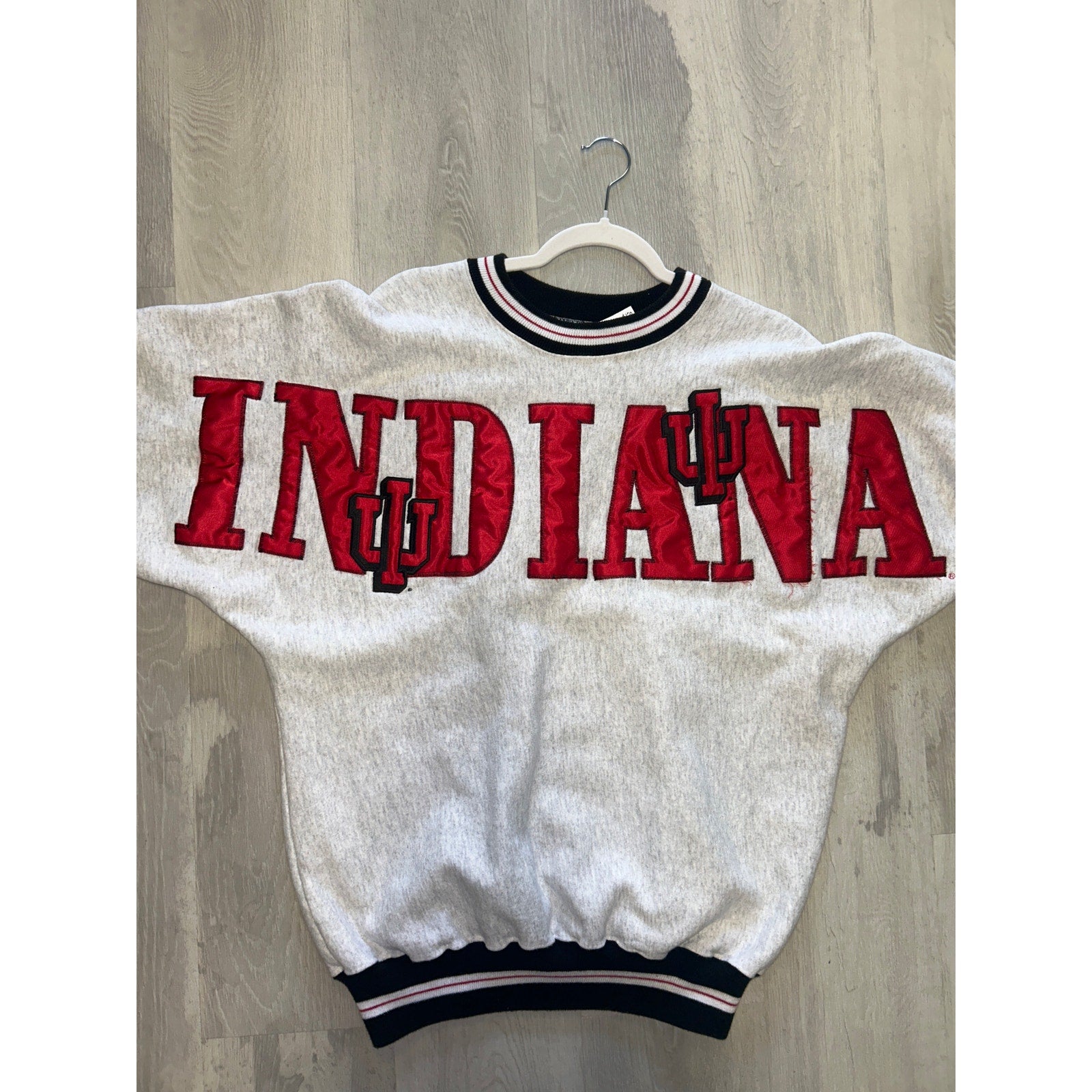 Legends Athletic Embroidered INDIANA Hoosiers Crewneck Pullover Sweatshirt Large