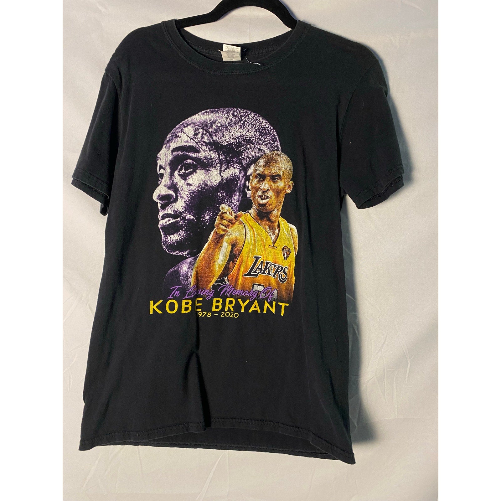 Gildan In Loving Memory Kobe Gianna Bryant 1978-2020 Graphic Print Shirt Medium