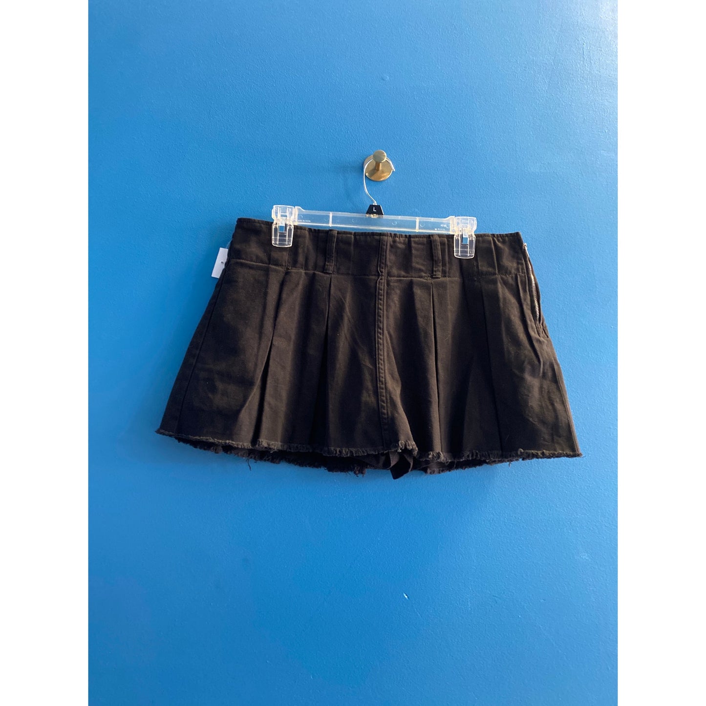 Forever 21 Black Pleated Low Rise Mini Skort Side Zip Frayed Hem Size Large NWT