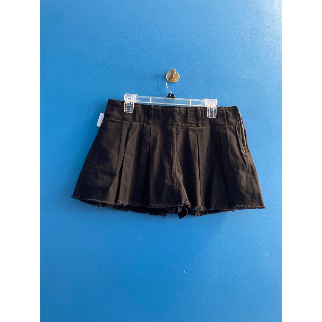 Forever 21 Black Pleated Low Rise Mini Skort Side Zip Frayed Hem Size Large NWT
