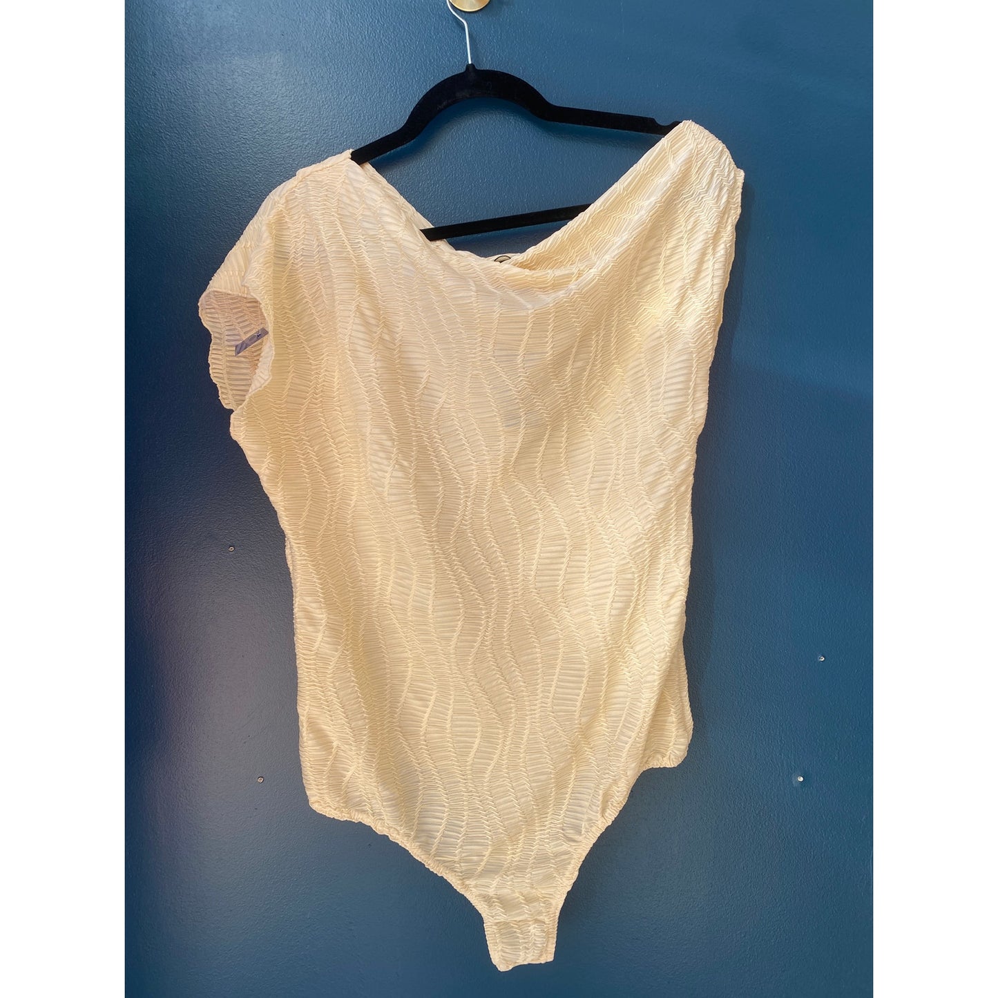 Boohoo Cream Textured One-Shoulder Bodysuit Women's Size 12 NWT