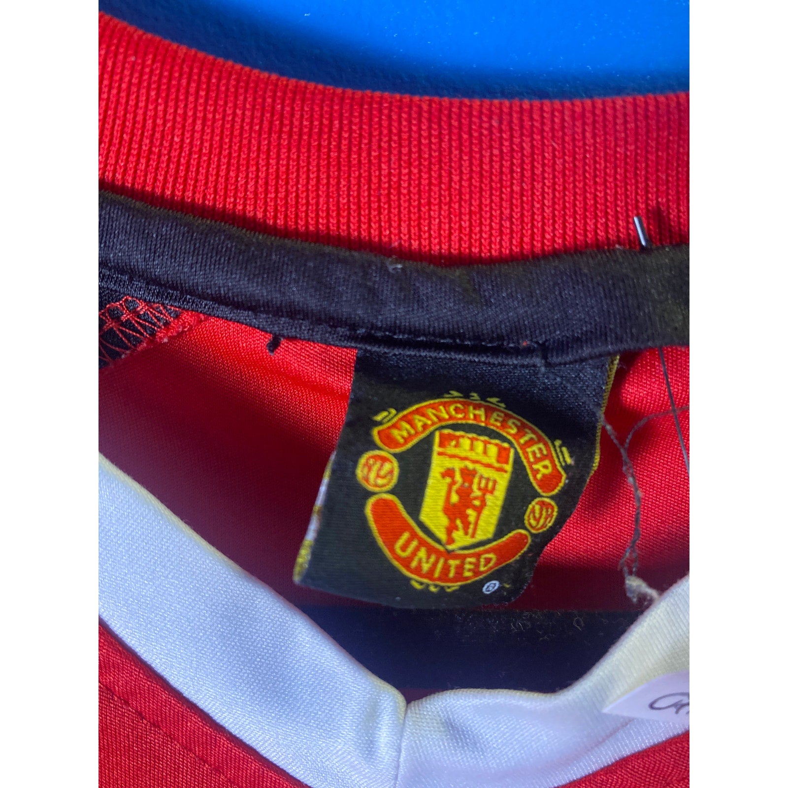 Manchester United Red White Black V-Neck Football Soccer Jersey Shirt Size XL?