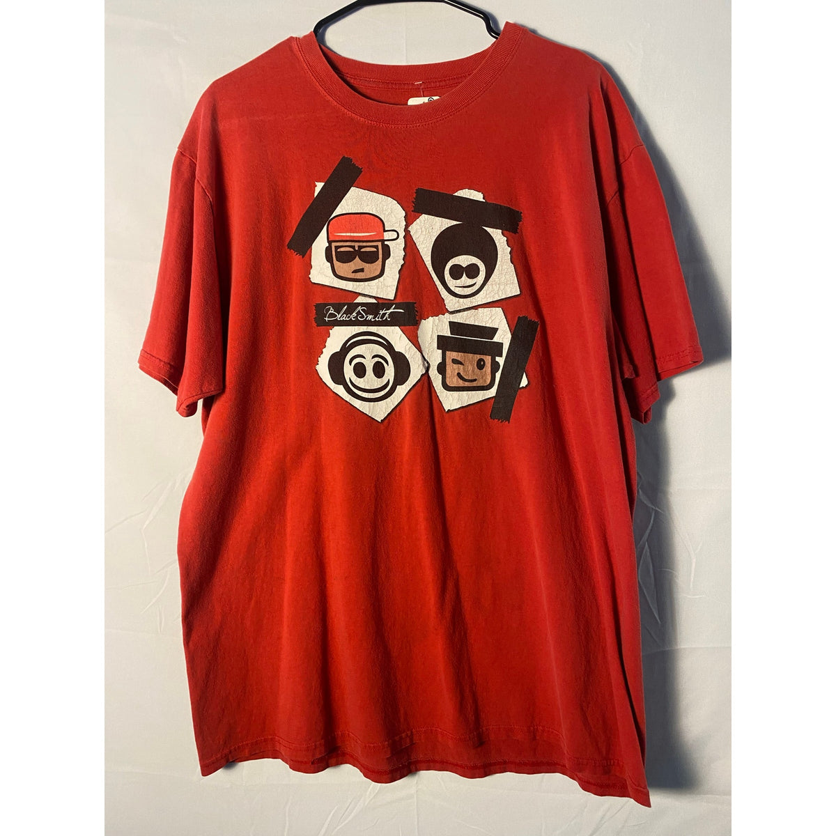 Black Smith 2010s Logo Graphic Red T-Shirt Men's Size XL Crewneck