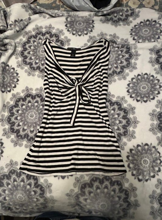 Y2K H&M V-neck Black and White Striped Sleeveless Shirt Front Ties Women's Small