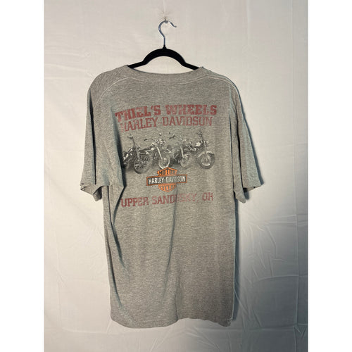 &nbsp;Vintage Harley Davidson Thiel's Wheels Upper Sandusky, OH Gray Shirt Mens Large