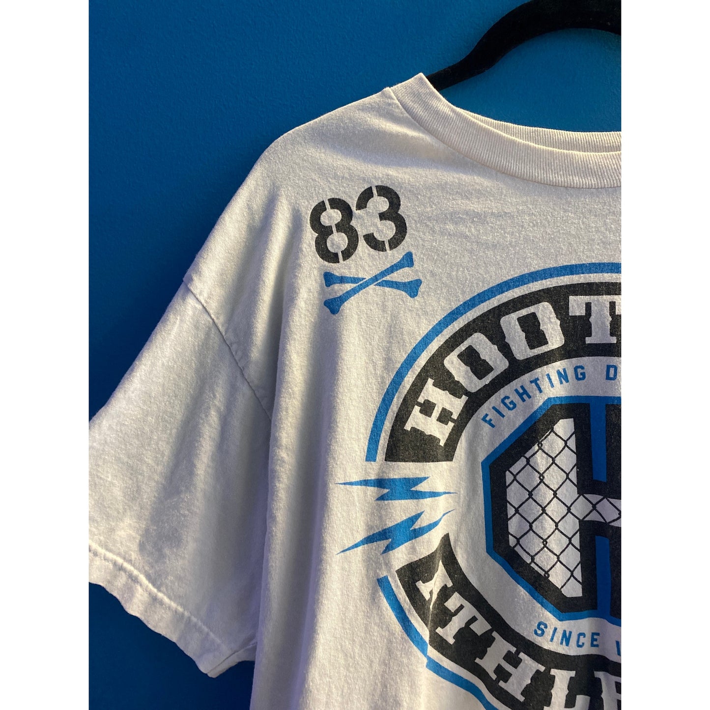 #83 Hooters Athletics Since 1983 TAPOUT Logo Print White Shirt Men's Size XL