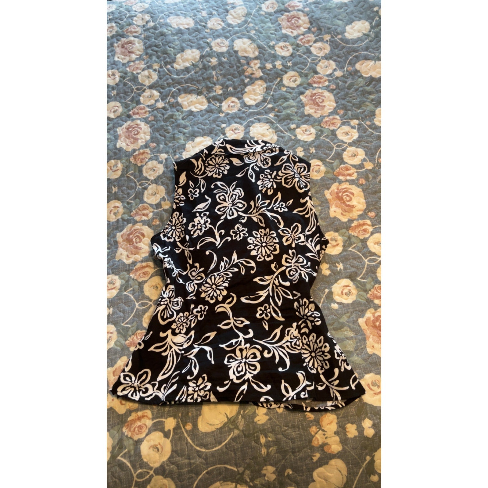 Vintage Jones New York Black White Floral V-neck Shirt Sleeveless Women's Medium