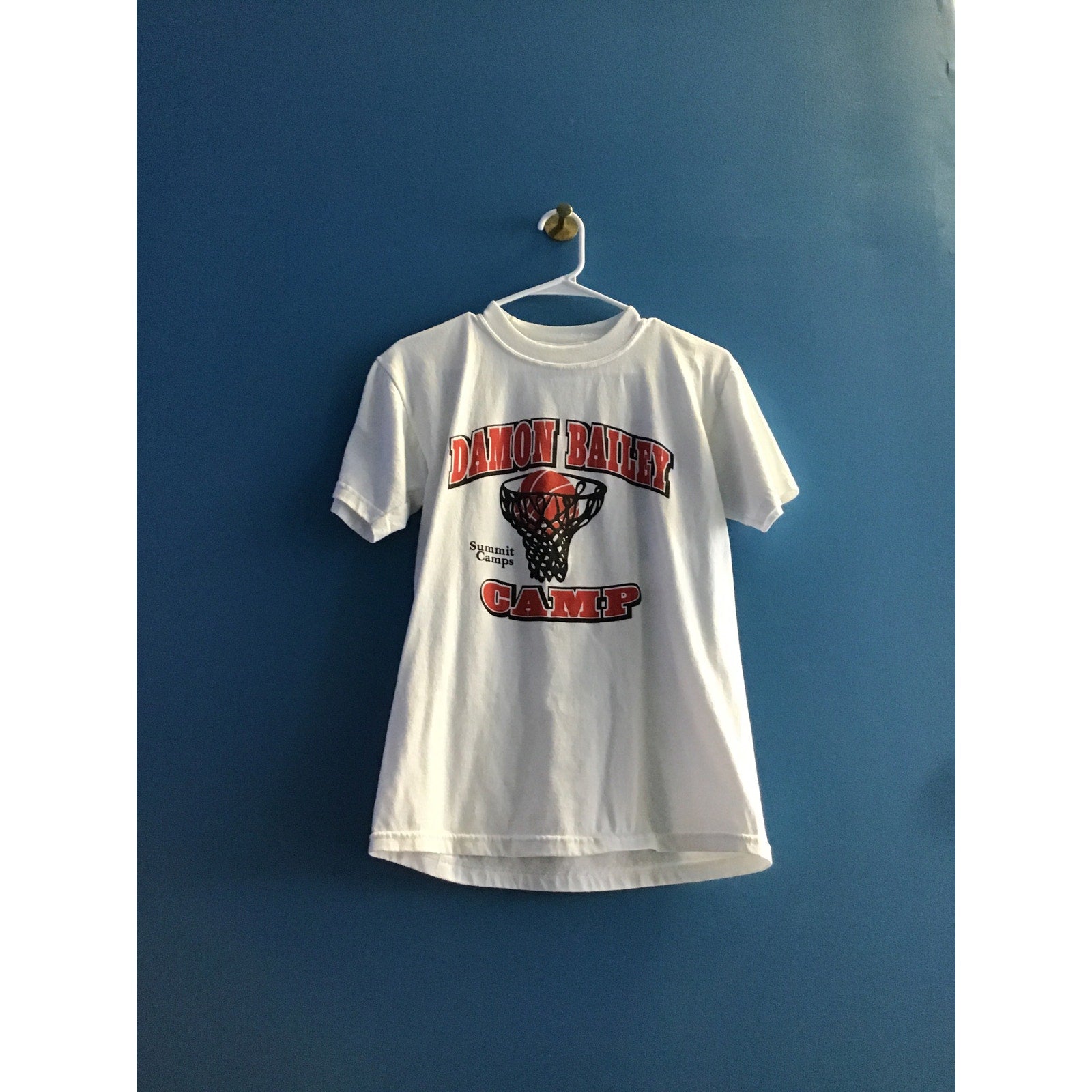 Jerzees Damon Bailey Basketball Camp with AUTOGRAPHED White Shirt Size Small