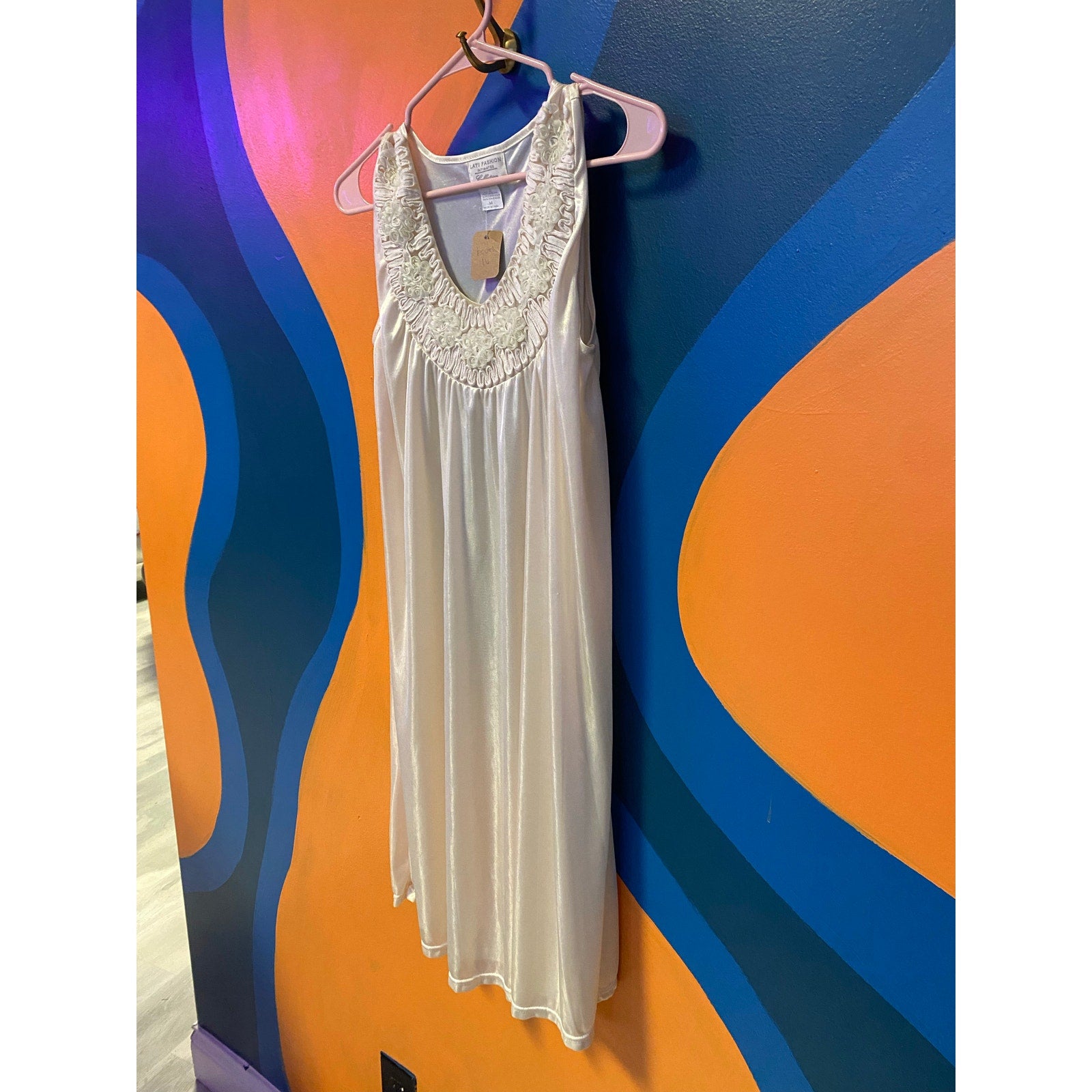 LATI Fashion Intimates White Sleeveless Satin Nightgown Women's Size Medium